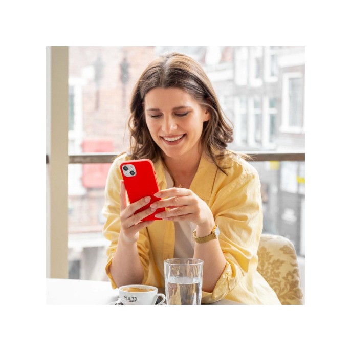 Accezz liquid silicone backcover iphone 13 - rood Accezz liquid silicone backcover iphone 13 - rood