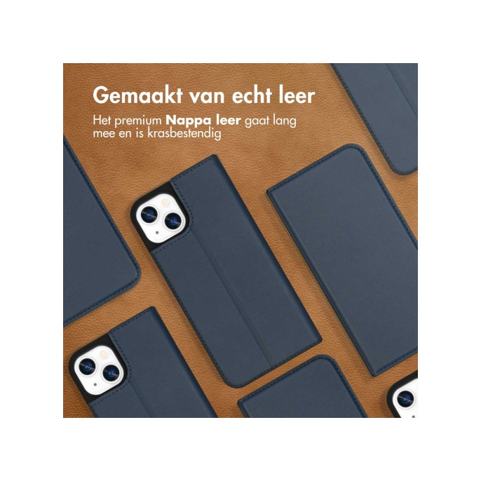 Accezz premium leather slim bookcase iphone 13 - donkerblauw Accezz premium leather slim bookcase iphone 13 - donkerblauw