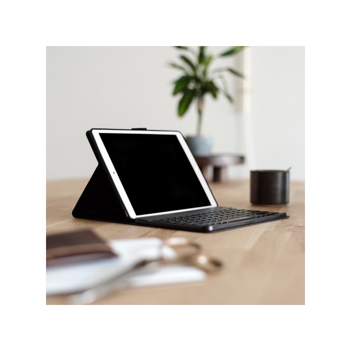 Accezz qwertz bluetooth keyboard bookcase ipad 6 (2018) 9.7 inch / ipad 5 (2017) 9.7 inch /air 2 (2014) / air 1 (2013) Accezz qwertz bluetooth keyboard bookcase ipad 6 (2018) 9.7 inch / ipad 5 (2017) 9.7 inch /air 2 (2014) / air 1 (2013)