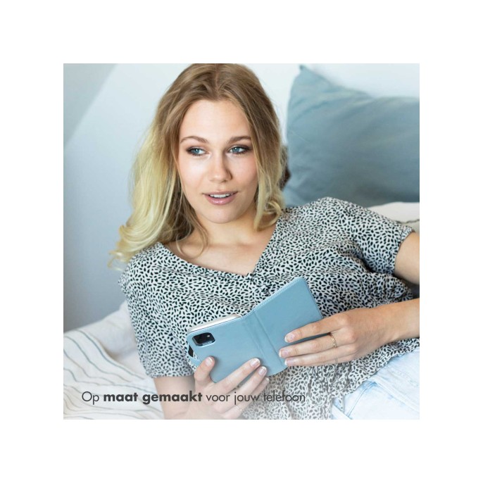 Selencia echt lederen bookcase iphone 16 - air blue Selencia echt lederen bookcase iphone 16 - air blue