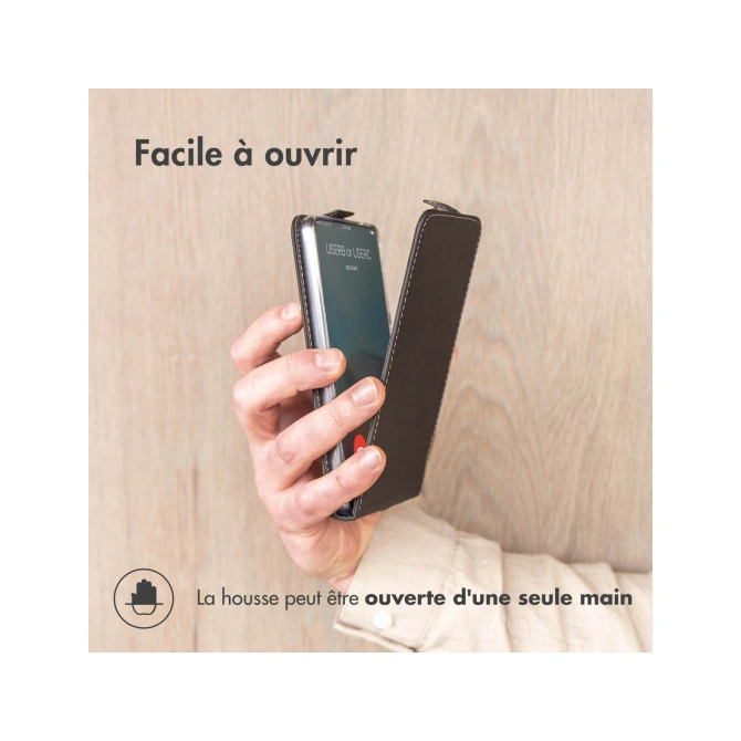 Accezz Flipcase Apple iPhone 13 Pro - Zwart