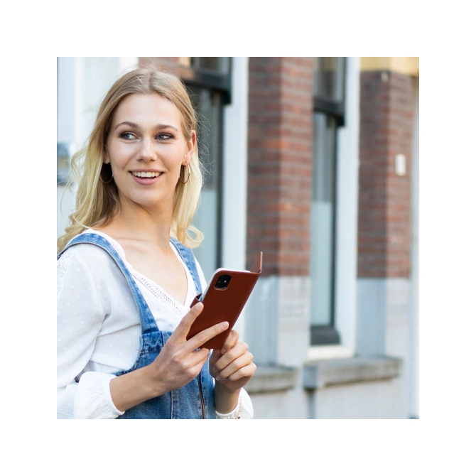 Selencia Echt Leren Bookcase Apple iPhone 11 - Lichtbruin
