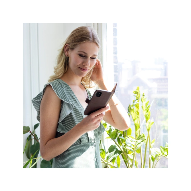 Selencia Echt Leren Bookcase Apple iPhone 8 Plus / 7 Plus - Bruin